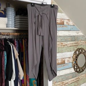 Venus Tie Front Capris NWOT